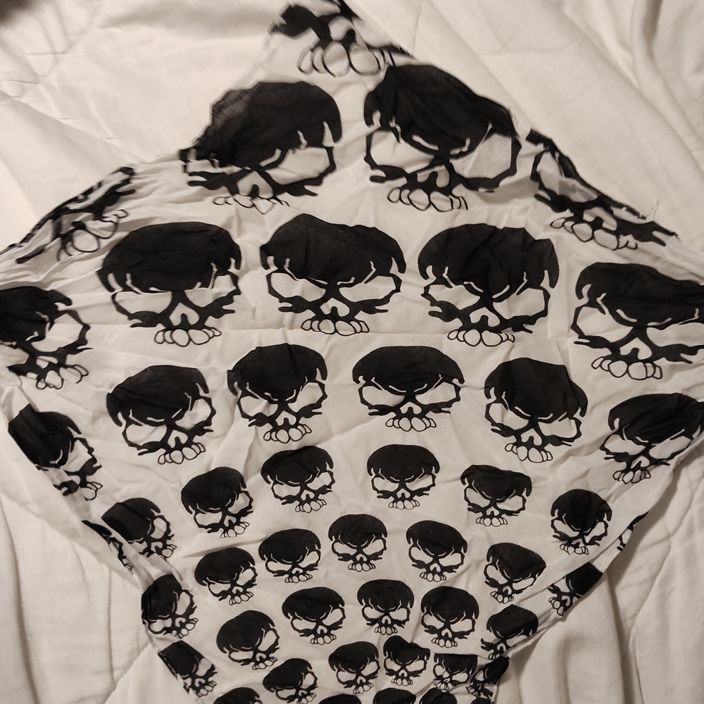 Black and White Skull Pattern Scarf